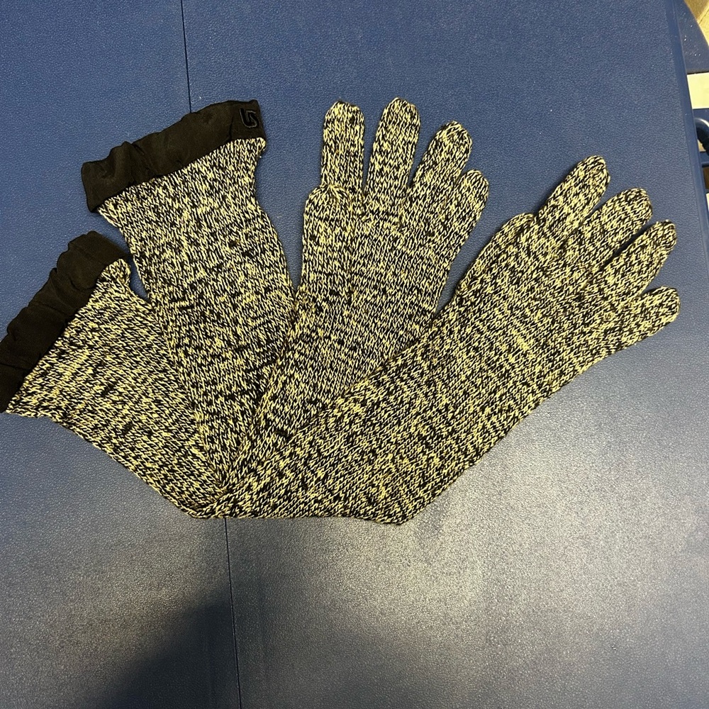 NWOT …Burton black and white long gloves ,